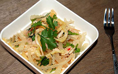 Gỏi rong biển sụn thịt gà giòn tan