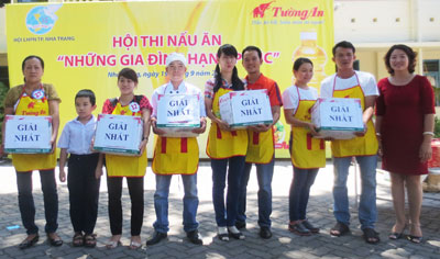 Trao giải cho các cơ sở hội đạt giải nhất