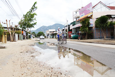 Đường Hòn Khói xuống cấp