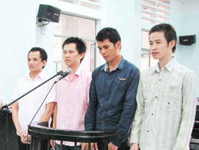4 bị cáo tại tòa