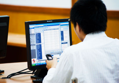 Hai sàn đồng loạt giảm điểm