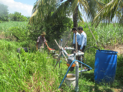 Thí điểm mô hình tưới tiết kiệm nước cho cây mía