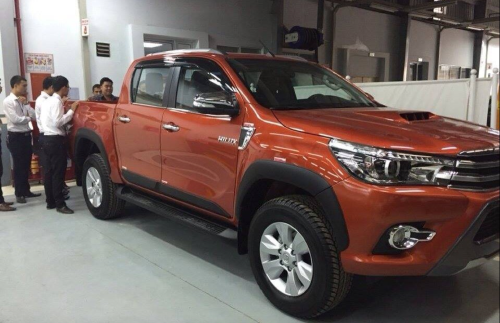 Hình ảnh được cho là của Hilux tại một đại lý trong nước. Ảnh: Zing.