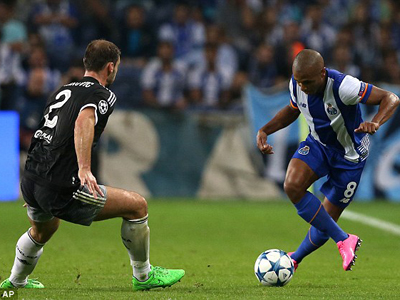 Những cầu thủ như Yacine Brahimi giờ cũng có thể qua mặt Branislas Ivanovic dễ dàng.