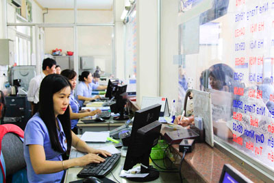 Những ngày đầu bán vé tàu Tết: Người dân mua vé dễ dàng