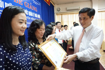 41 học viên được cấp chứng chỉ chuyên viên cao cấp