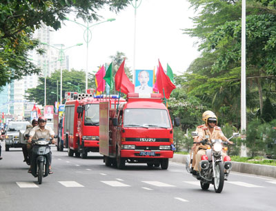 Mít tinh, diễu hành hưởng ứng ngày toàn dân phòng cháy, chữa cháy