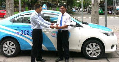 Trả lại Iphone 6 cho khách bỏ quên trên taxi