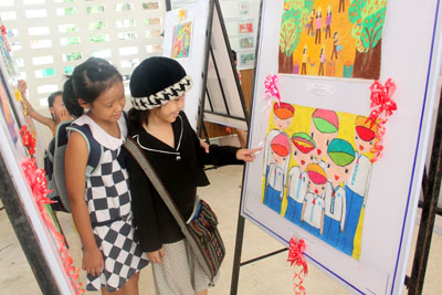 Hồn nhiên sắc màu tuổi thơ