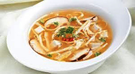 Xúp gà chua cay nồng ấm