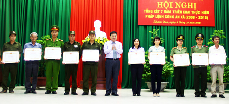 40 tập thể, 19 cá nhân được khen thưởng