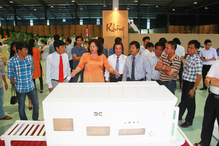 Tham quan mô hình sản xuất của Công ty Cổ phần Đông Á