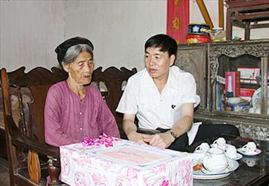 Điều chỉnh mức chi thăm hỏi, quà tặng với người có công