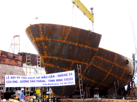 Đặt ky đóng tàu vỏ thép dịch vụ hậu cần nghề cá theo Nghị định 67