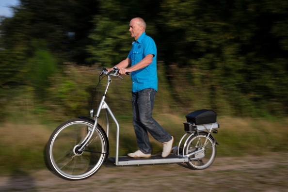 Khám phá xe &quot;đi bộ&quot; của nhà sáng chế 53 tuổi