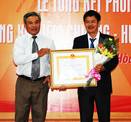 Khen thưởng 14 đơn vị đạt thành tích trong các phong trào thi đua