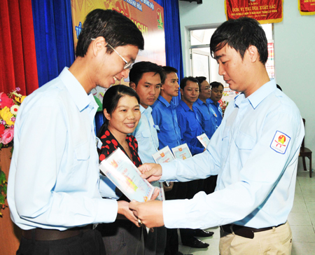 25 tập thể, 31 cá nhân được Trung ương Đoàn khen thưởng