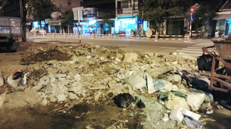 Khó xử lý việc lén đổ xà bần