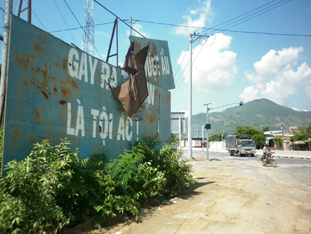 Bảng tuyên truyền không còn tác dụng