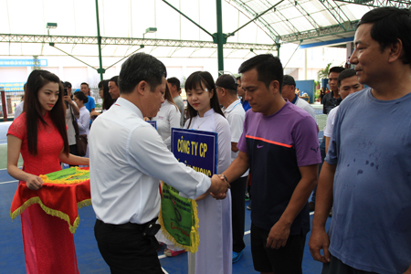 Hơn 130 tay vợt tham dự