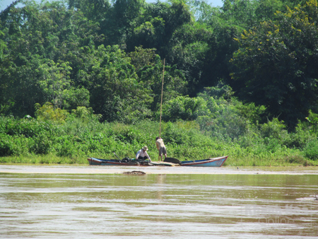 Nhiều ghe hút cát vẫn lén lút hoạt động
