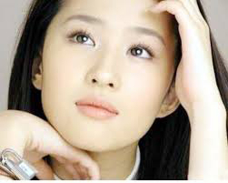 Làm sao để trang điểm tự nhiên và không bị lộ?