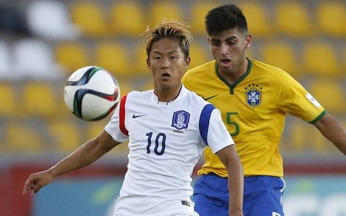 Lee Seung Woo (số 10) là nhân tố chính giúp Hàn Quốc thắng Brazil. (Ảnh: FIFA).