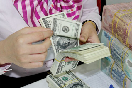 Nhiều ngân hàng niêm yết giá USD trong khoảng 22.350-22.360 đồng/USD