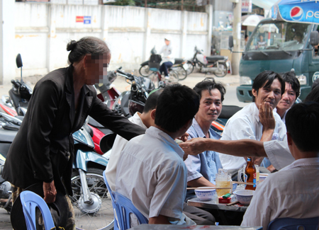 Sẽ xử lý triệt để tình trạng người lang thang xin ăn