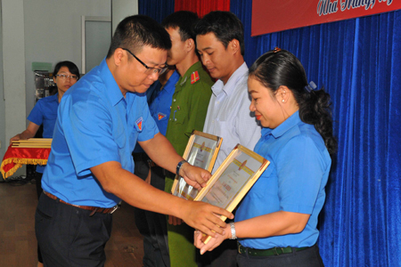 Khen thưởng 40 tập thể, 46 cá nhân xuất sắc trong công tác hè