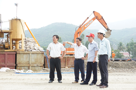 Kiểm tra tiến độ thực hiện dự án đường Nha Trang - Diên Khánh