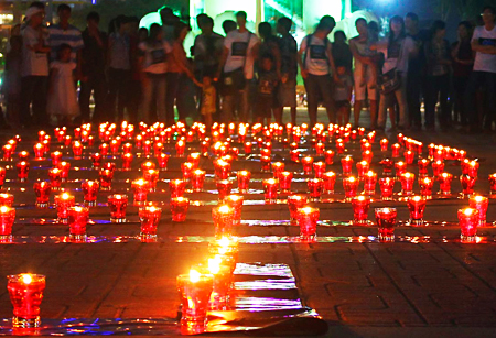 Hoạt động đốt nến tưởng niệm các nạn nhân tử vong do tai nạn giao thông tại Khánh Hòa