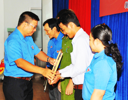 40 tập thể, 46 cá nhân được khen thưởng