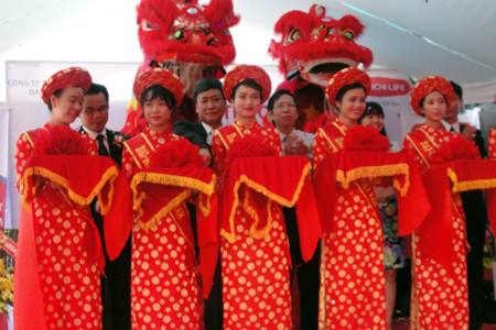 Cắt băng khai trương Văn phòng Tổng Đại lý tại Nha Trang