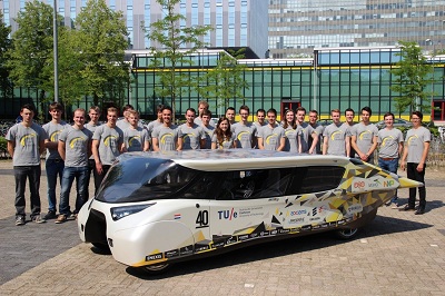 Đua xe chạy bằng năng lượng mặt trời