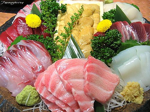 Tăng cường cho trẻ ăn nhiều rau quả và cá để tăng sức đề kháng.