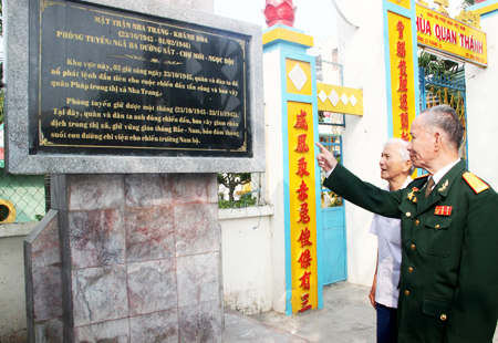 Chiến sĩ mặt trận Nha Trang - Khánh Hòa thăm bia lưu niệm phòng tuyến Ngã ba đường sắt - Chợ Mới