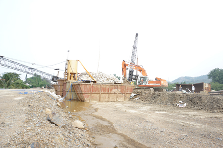 Thi công trên đường Nha Trang - Diên Khánh