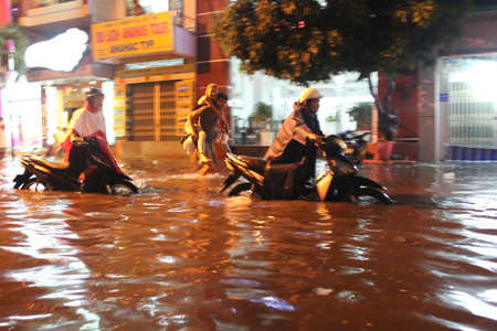 TP. Nha Trang ngập cục bộ do công tác duy tu, nạo vét chưa đảm bảo