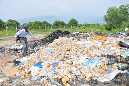 ...còn xà bần thì do đổ trộm