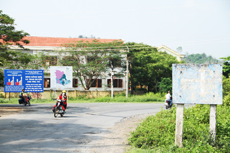 Đề nghị khắc phục bảng chỉ dẫn trên Tỉnh lộ 9