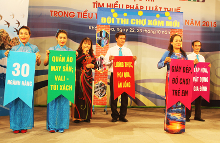 Tiết mục dự thi của đội tiểu thương, hộ kinh doanh chợ Xóm Mới