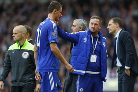 Những “chiêu trò” của Mourinho đối với truyền thông cũng không thể che đậy một Chelsea đang thi đấu một cách vô cùng bạc nhược.