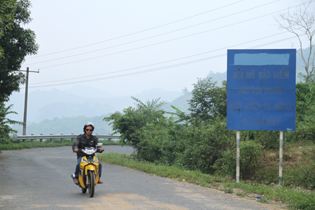 Bảng tuyên truyền bị mờ chữ
