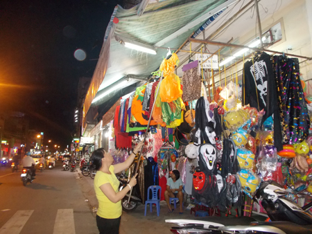 Phong phú đồ chơi lễ hội hóa trang