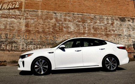 So với thế hệ hiện hành, Kia Optima 2016 dài hơn, cao hơn và rộng hơn.