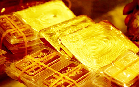 Giá vàng trong nước và thế giới lặng sóng
