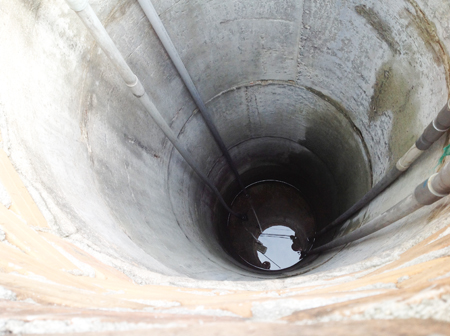 Người dân không thể dùng nước giếng vì quá ô nhiễm