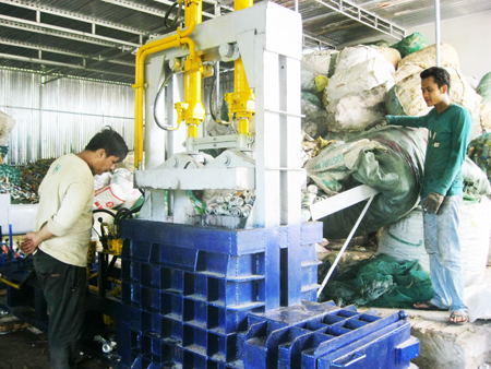 Máy ép phế liệu thủy lực tiết kiệm công vận chuyển