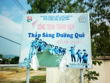 Nhếch nhác bảng tuyên truyền